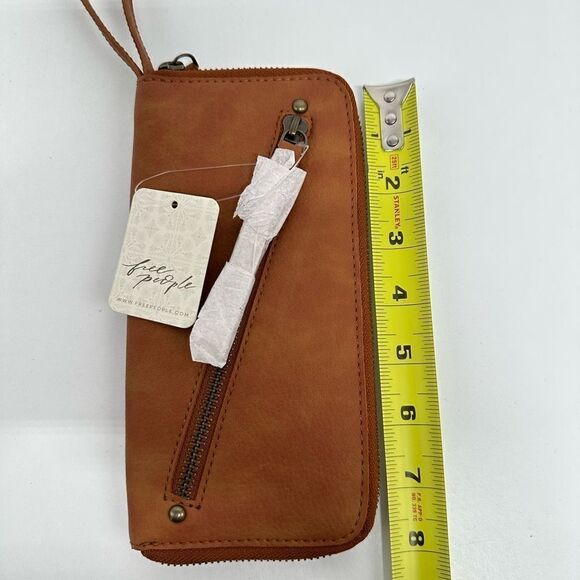 NWT Free People Vegan Leather Distressed Wallet - Picture 6 of 7